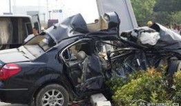 南昌爆料车祸最新消息视频,惨烈现场直击，多车相撞引发交通瘫痪